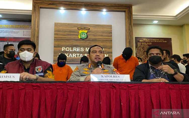 Komisi III: Usut Tuntas Promosi Miras Gunakan Nama Muhammad dan Maria