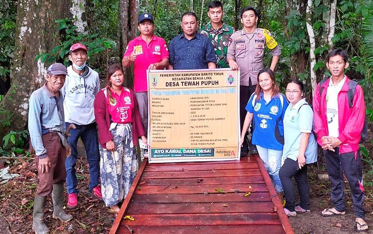 Pemdes Tewah Pupuh Tingkatkan Produktivitas Petani dengan Bangun Titian