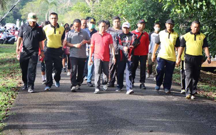 Jalan Sehat di Katingan Meriahkan HUT Bhayangkara?