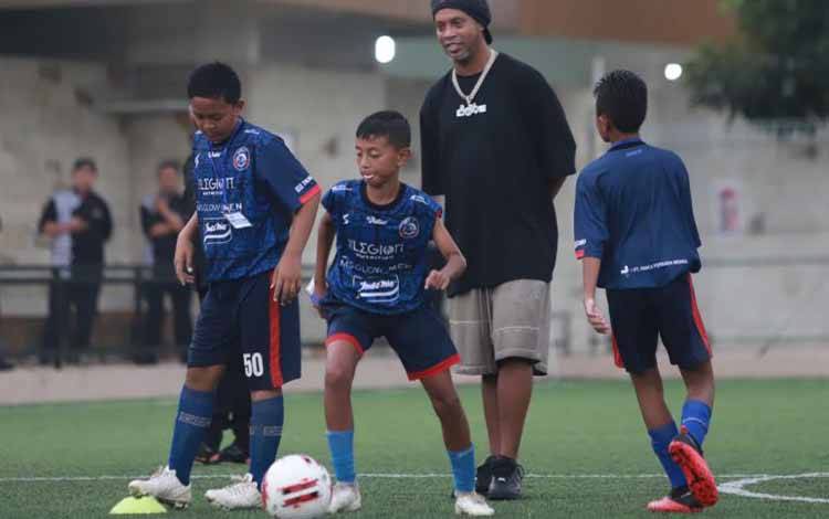 Ronaldinho Dikabarkan Gabung Klub Divisi Tiga Italia Ravenna FC