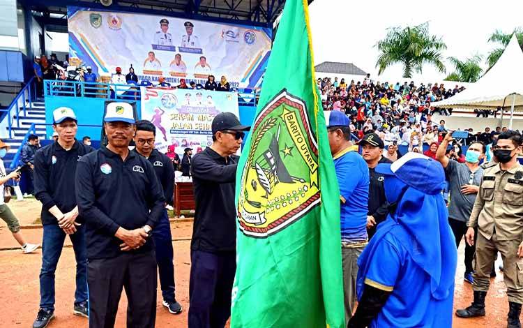 Bupati Barito Utara Lepas Atlet Ikuti Popprov Kalteng