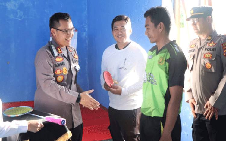 Buka Turnamen Bulu Tangkis, ini Kata Kapolres Katingan