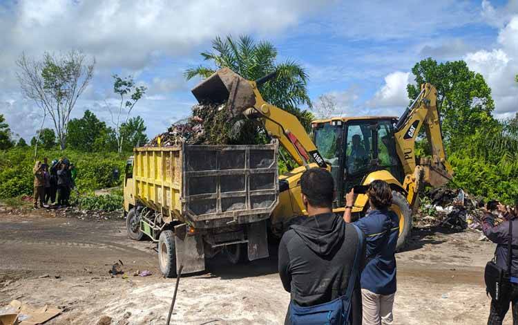 Wabup Kotim Berharap Tumpukan Sampah Seperti di Jalan Pelita Barat Tak Terulang Lagi