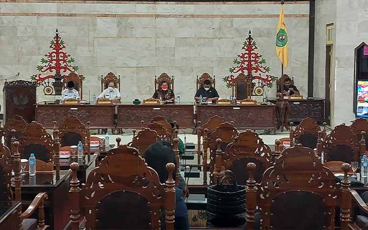 DPRD Kapuas Kembali Gelar Paripurna terkait Penyampaian Jawaban Eksekutif
