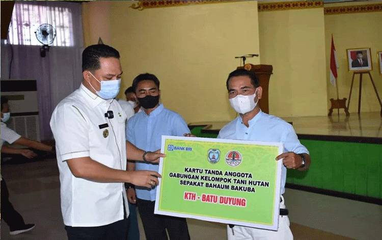 SHM Hutan Kemasyarakatan Disalurkan Kepada Gapoktan