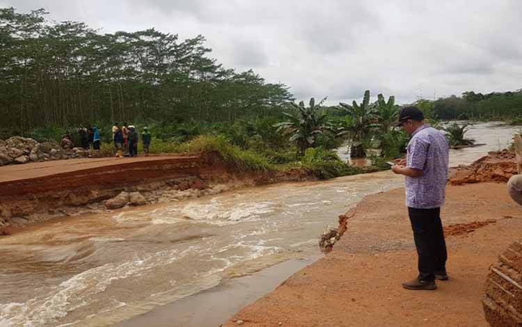 Jalan Aspek Putus, Jalur Transportasi ke Kecamatan Aruta Dialihkan