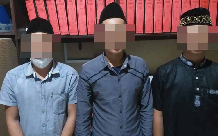 Gara-gara Masalah Perempuan, Pria ini Dikeroyok Kakak Beradik