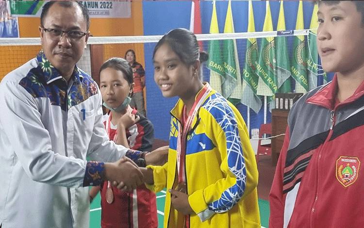 Berangkat dengan Dana Swadaya, Atlet Bulutangkis Kapuas Raih Prestasi di Popprov Kalteng