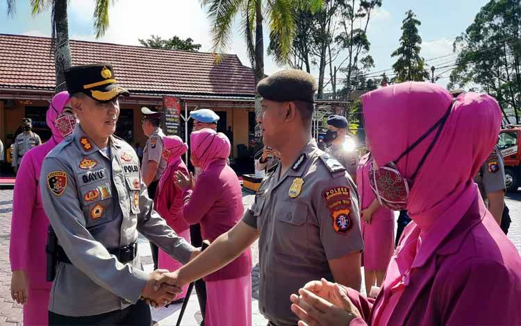 Belasan Personel Polres Kobar Naik Pangkat