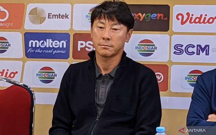 Shin Sebut Pesawat Carter Banyak Beri Keuntungan bagi Timnas Indonesia