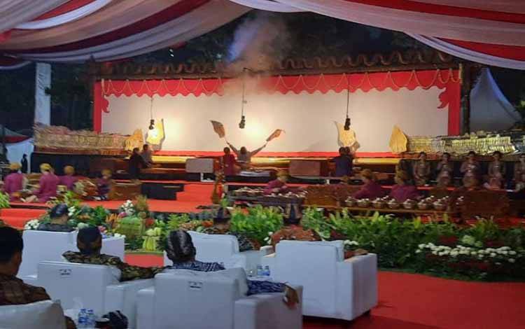 Polri Gelar Pertunjukan Wayang Kulit Semar Membangun Kahyangan