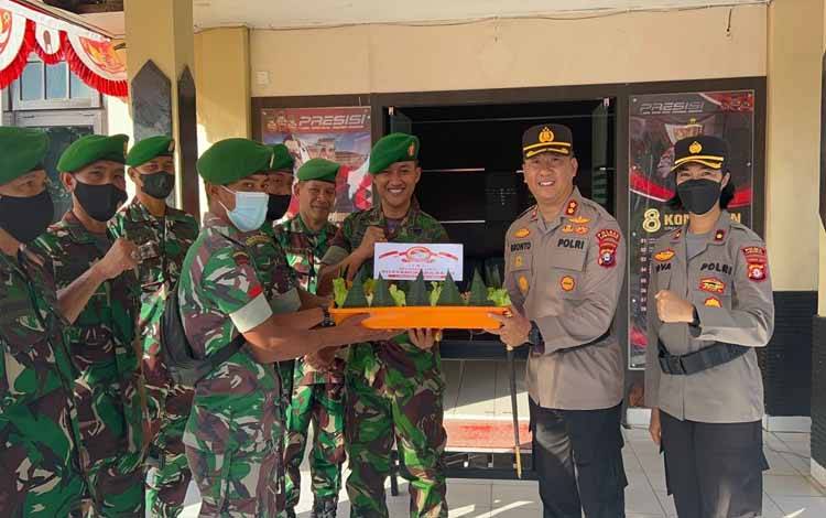 Prajurit Kodim Grebek Polres Lamandau