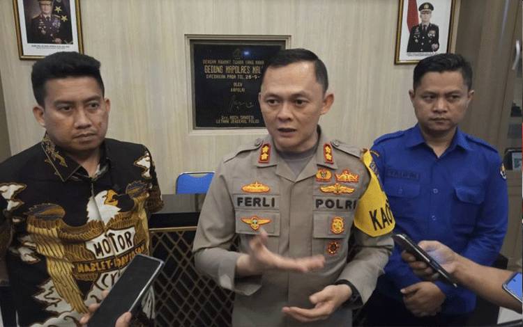 Tidak Terima Dicerai, Suami Tusuk Istri dan Anak