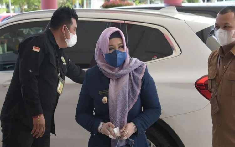 Warga Diajak Ambil Daging Kurban Pakai Wadah Ramah Lingkungan