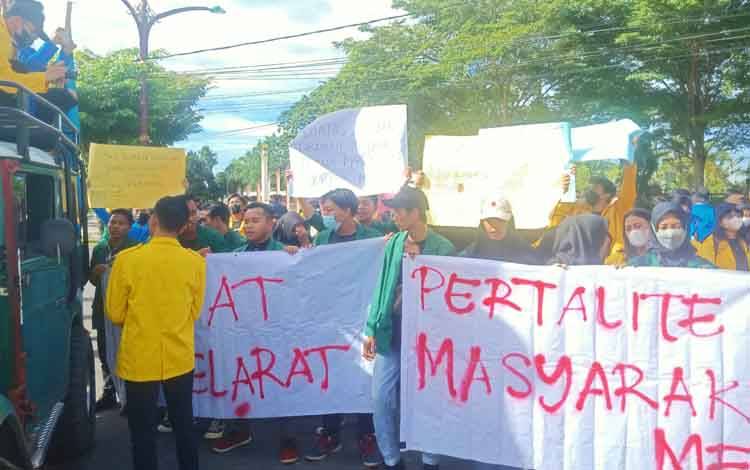 Gerakan Mahasiswa dan Masyarakat Unjuk Rasa Terkait Jatah BBM Pertalite Berkurang