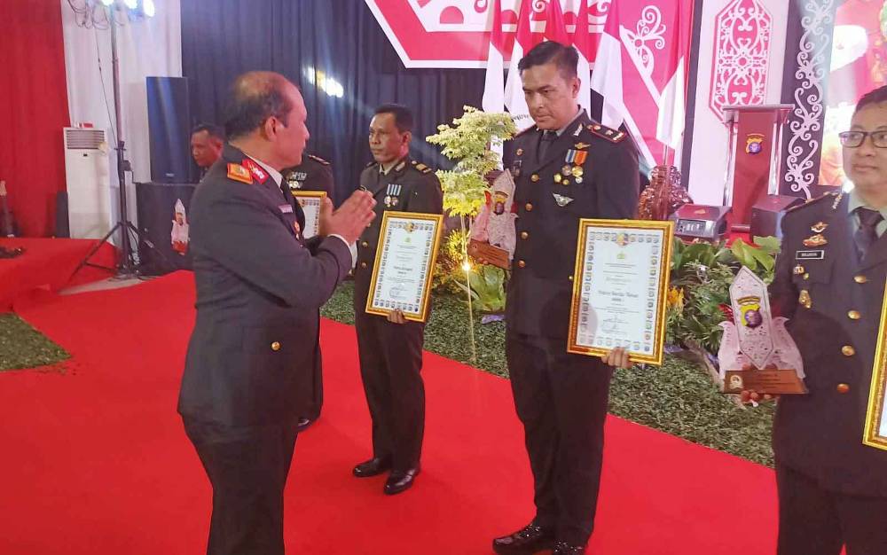 Polres Barito Timur Terima Penghargaan Peringkat Pertama Pelayanan Publik