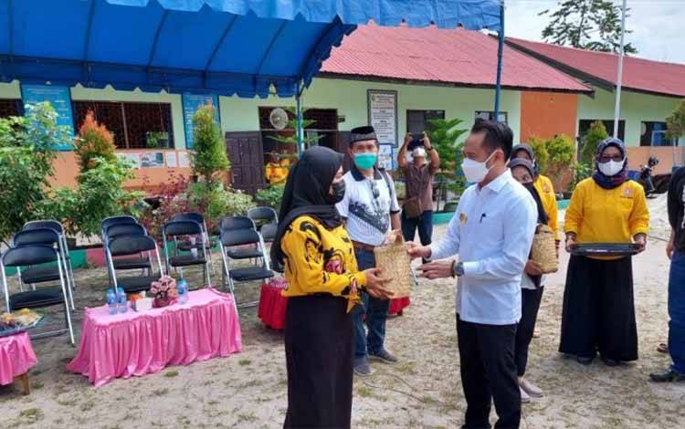 Wali Kota Palangka Raya Minta Panitia Kurban Tidak Gunakan Kantong Plastik