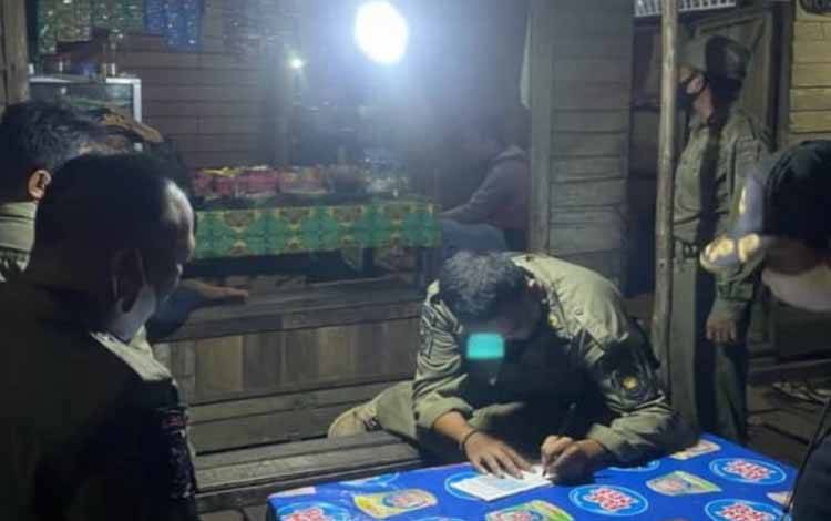 Satpol PP dan Damkar Kapuas Cek Warung Remang agar Patuhi Aturan