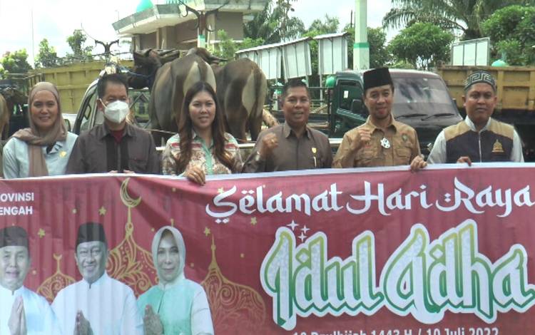 Puluhan Hewan Kurban dari Gubernur Disalurkan ke Kotim