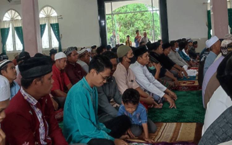 Meskipun Hujan Warga Muhammadiyah di Kasongan Antusias Salat Iduladha Hari Ini