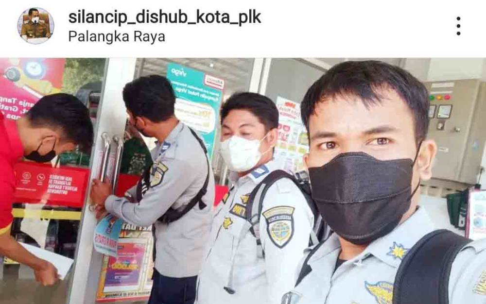 Dishub Palangka Raya Pasang Stiker Parkir Gratis di Alfamart dan Indomaret