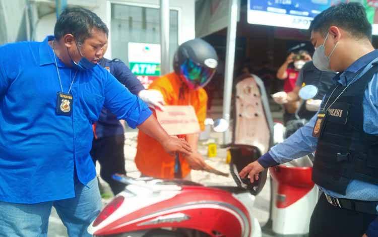 Polresta Palangka Raya Rekonstruksi Tersangka Pembobol ATM Bank Kalteng