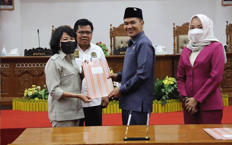 Pemkab Pulang Pisau Bersama DPRD Segujui Tiga Raperda
