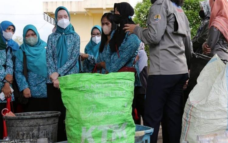 Warga Palangka Raya Diajak Ubah Sampah Jadi Rupiah