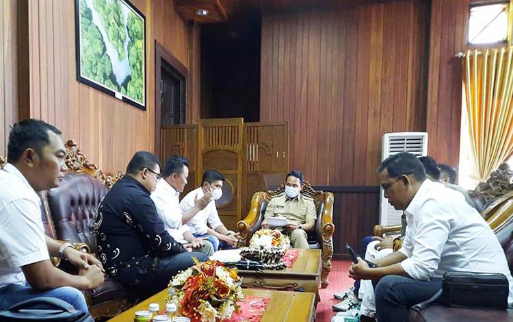 Petani Sawit Minta Solusi kepada Bupati Lamandau