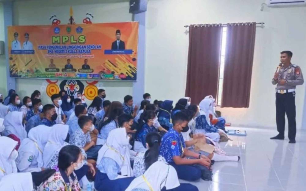 Peserta Didik Baru SMAN 2 Kapuas Antusias Ikuti Sosialisasi dan Edukasi Kamseltibcar Satlantas