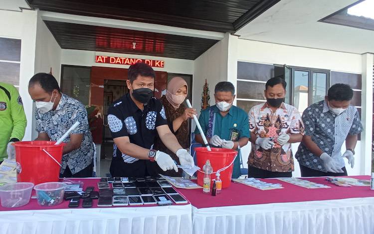 Kejari Kobar Musnahkan Barbuk Narkoba
