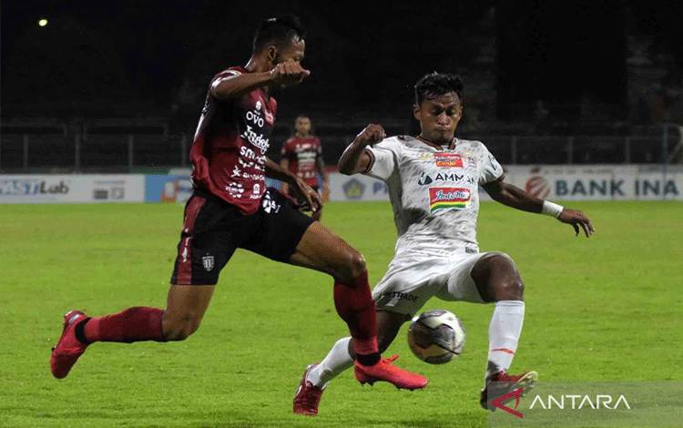 Pertandingan Malam Hari Liga 1 Indonesia