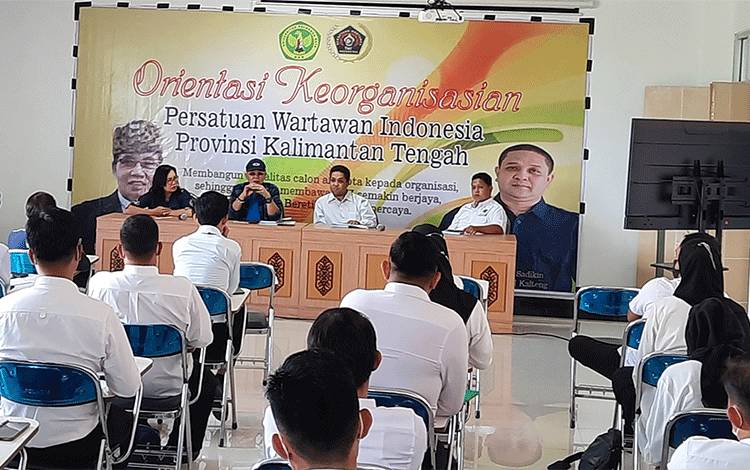 Rektor UPR Ajak Insan Pers Jalankan Tugas Secara Profesional