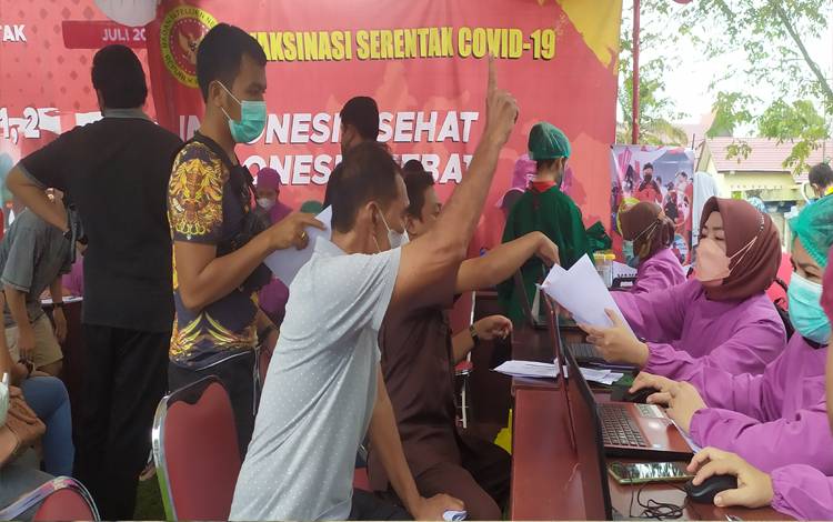 Warga Antusias Ikut Vaksinasi Massal Hari Jadi Kota Palangka Raya
