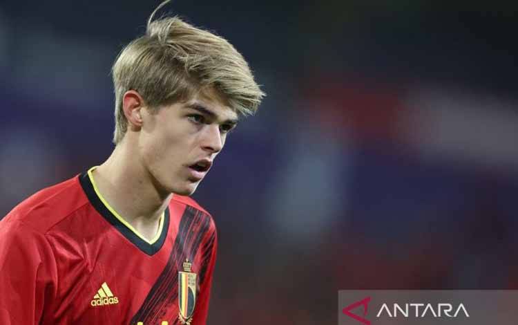 AC Milan Siapkan Tawaran Ketiga untuk Charles De Ketelaere