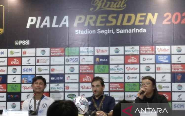 Eduardo Almeida Apresiasi Kerja Keras Pemain Arema