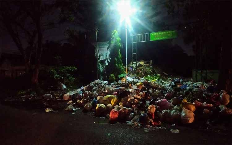Tak Terangkut, Sampah Menumpuk Disejumlah Depo di Sampit