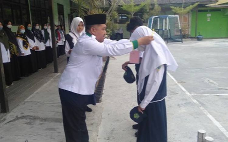 MTsN 1 Kapuas Kenalkan Lingkungan Sekolah kepada Peserta Didik Baru