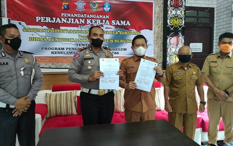 Dinas Pendidikan Bersama Satlantas Polres Seruyan Teken MoU