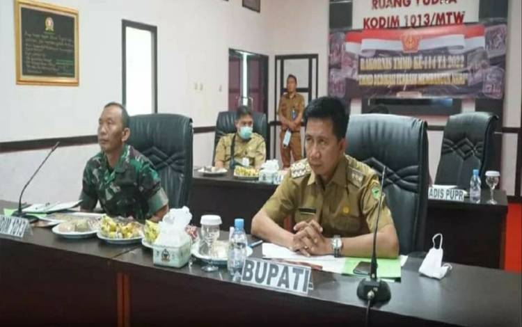 Bupati Barito Utara Hadiri Vidcon Rakornis TMMD ke 114