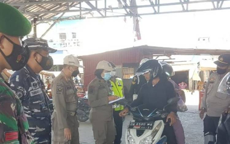 Petugas Gabungan Imbau Warga Tidak Abaikan Prokes
