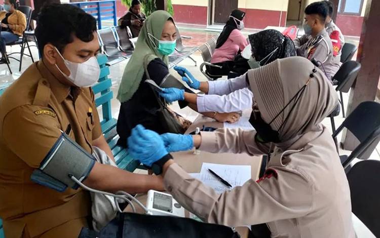 Polres Lamandau Layani Vaksinasi Setiap Hari
