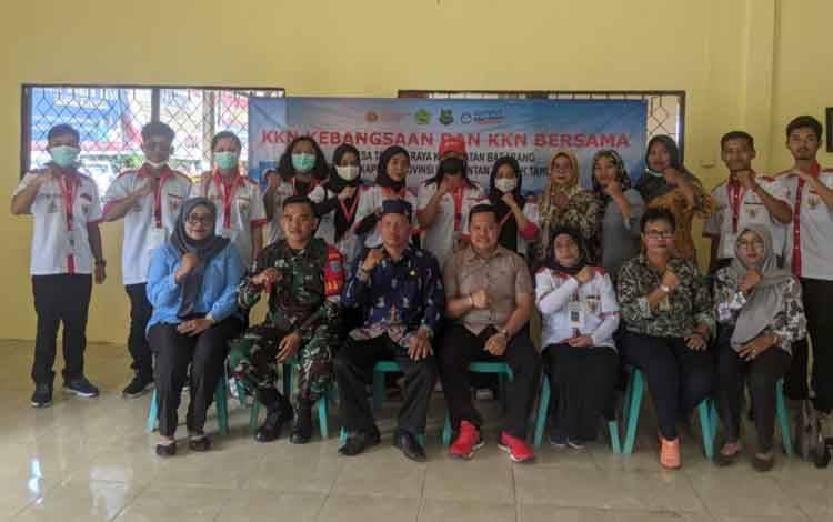 Wakil Ketua I DPRD Kapuas Temui Mahasiswa KKN Kebangsaan