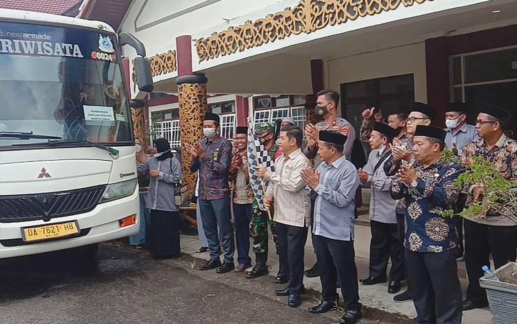 Bupati Barito Timur Lepas Keberangkatan Kafilah MTQ