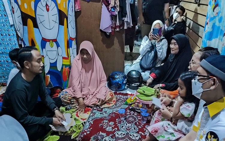 Wali Kota Palangka Raya Jenguk Jentawati, Penjual Kue Keliling yang Sakit Kanker Stadium Akhir