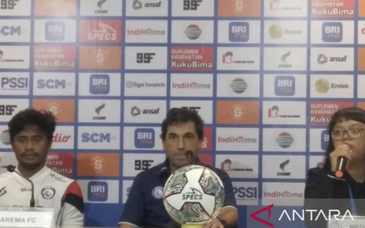 Pelatih Arema Akui Pemainnya Tampil Buruk pada Babak Pertama