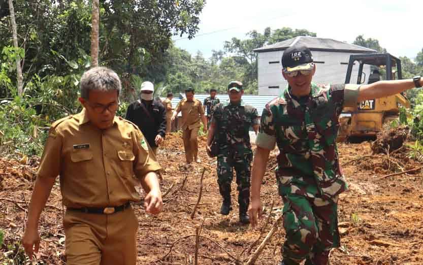 Dandim Muara Teweh Bersama Kadis PUPR Cek Lokasi TMMD