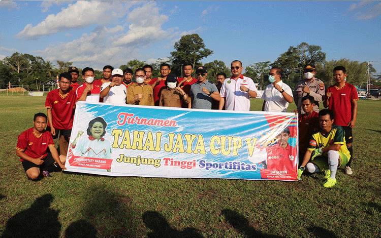 Buka Turnamen Sepakbola Tahai Jaya Cup, Ini Kata Bupati Pulang Pisau