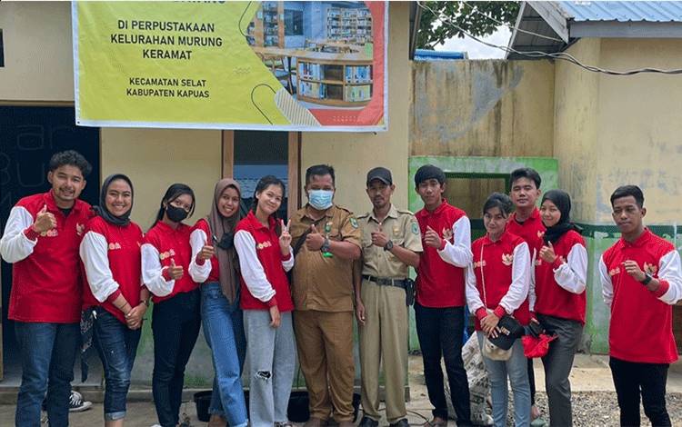 Peserta KKN Kebangsaan di Kelurahan Murung Keramat Manfaatkan Ruang Kosong Jadi Perpustakaan