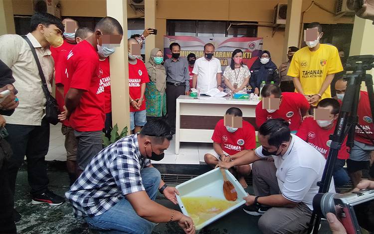 Sabu 2 Ons Lebih Milik 14 Orang Pengedar di Kotim Dimusnahkan